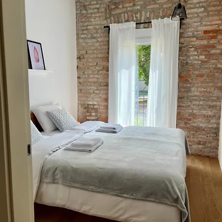 Crystal Self-check-in