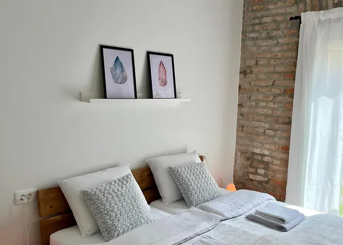 Crystal Self-check-in Apartment *