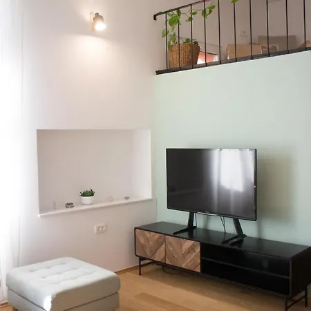 Crystal Self-check-in Liubliana